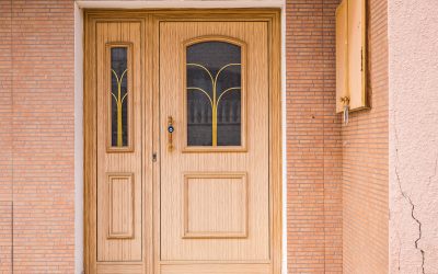 Comment peindre une porte en bois ?
