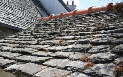 Toiture en ardoise : comment la nettoyer correctement ?